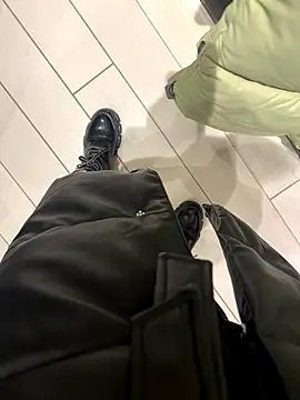 CrazzyChicks online show from 17, 10, 2025