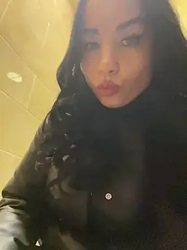 CrazzyChicks online show from 3, 11, 2025