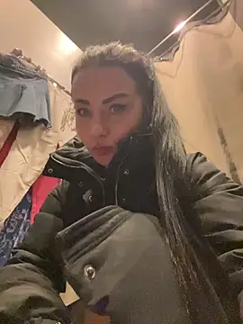 CrazzyChicks online show from 5, 2, 2026