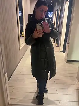 CrazzyChicks online show from 1, 3, 2026