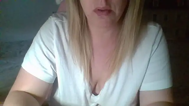 Snapshot of BondageGirl35 chatting on 12, 6, 2026 BondageGirl35 online show from 12, 6, 2026