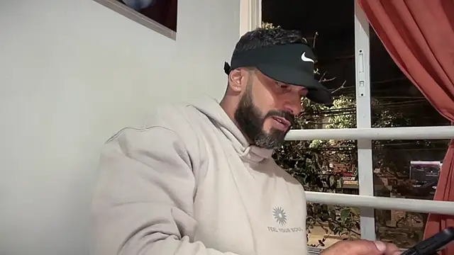 Snapshot of romeolovedark chatting on 31, 10, 2025 romeolovedark online show from 31, 10, 2025