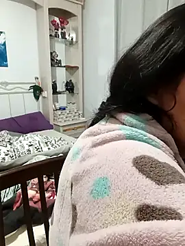 Snapshot of laura_dirtyhot chatting on 19, 12, 2025 laura dirtyhot online show from 19, 12, 2025
