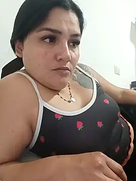 Snapshot of laura_dirtyhot chatting on 5, 11, 2025 laura dirtyhot online show from 5, 11, 2025