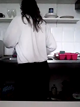 Moi Lina online show from 14, 12, 2025