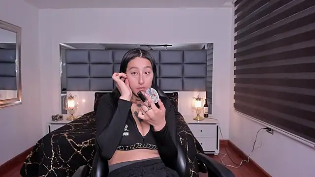 Mariana Joness online show from 10, 11, 2025