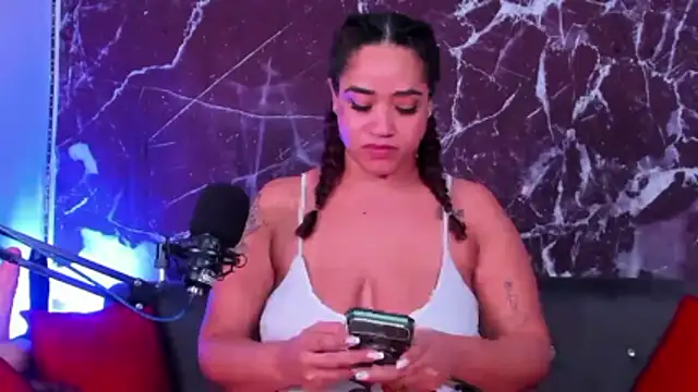 HannaMiillsxh online show from 3, 2, 2026