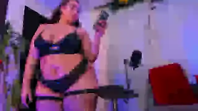 HannaMiillsxh online show from 21, 4, 2026