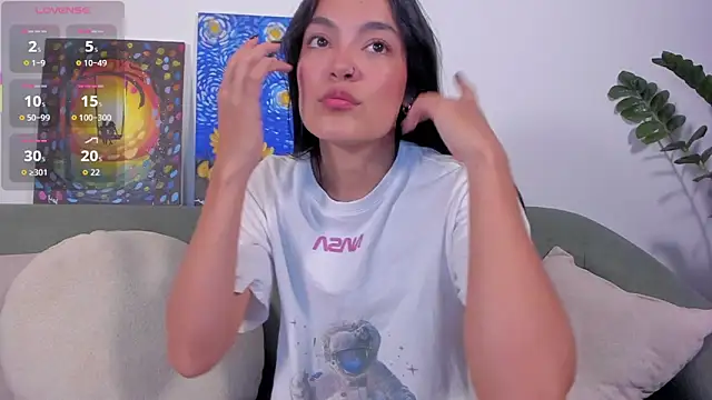 TIFFANYRUSSO online show from 6, 3, 2026