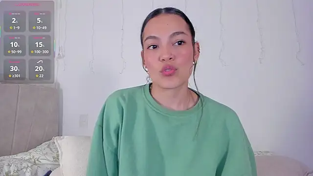 TIFFANYRUSSO online show from 13, 1, 2026