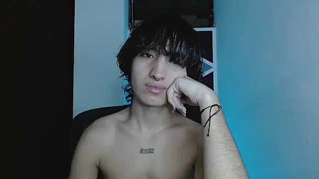 Snapshot of littlextreme chatting on 5, 5, 2026 littlextreme online show from 5, 5, 2026