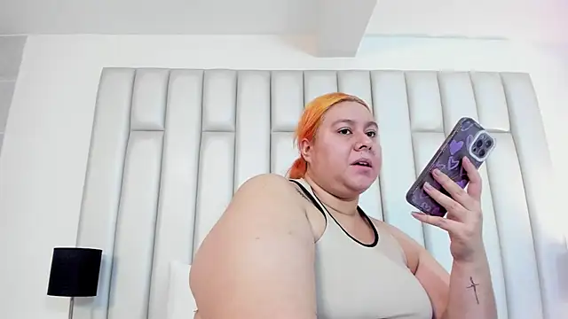 aandreaperez online show from 28, 2, 2025