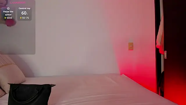 Snapshot of kylie_sexy2000 chatting on 25, 5, 2026 kylie sexy2000 online show from 25, 5, 2026