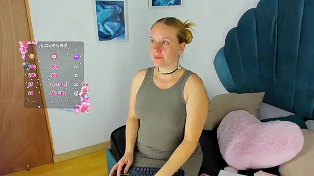 Snapshot of EmilySumer chatting on 3, 7, 2026 EmilySumer online show from 3, 7, 2026