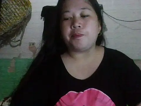 Snapshot of hotsexylyn chatting on 2, 12, 2025 hotsexylyn online show from 2, 12, 2025