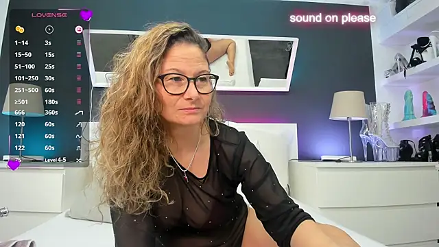 izzy-mendosa online show from 17, 2, 2025