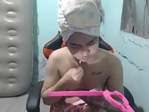 Snapshot of itsmacky4u chatting on 14, 11, 2025 itsmacky4u online show from 14, 11, 2025