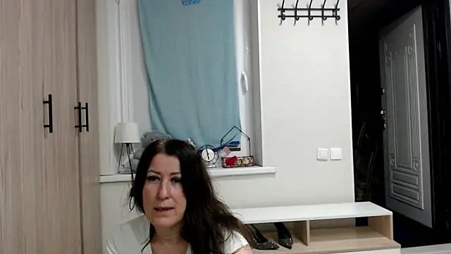 Snapshot of increible_della chatting on 8, 5, 2026 increible della online show from 8, 5, 2026
