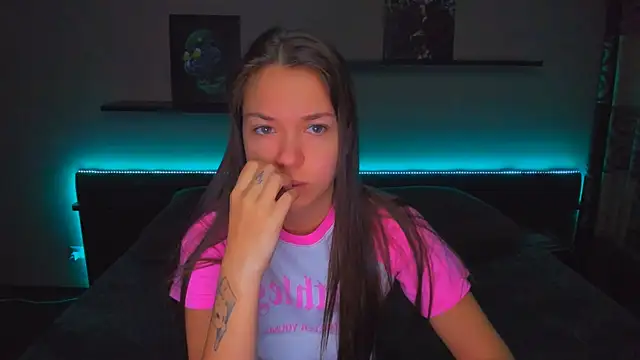 Snapshot of AlexaBarkley chatting on 5, 11, 2025 AlexaBarkley online show from 5, 11, 2025