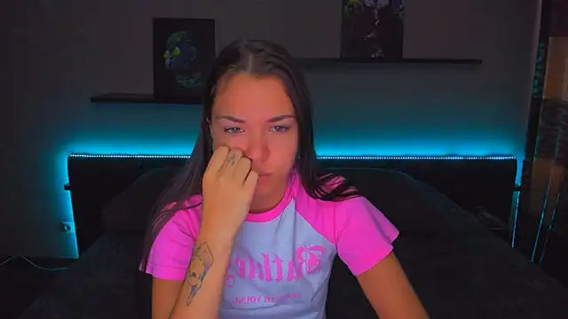 Snapshot of AlexaBarkley chatting on 8, 10, 2025 AlexaBarkley online show from 8, 10, 2025