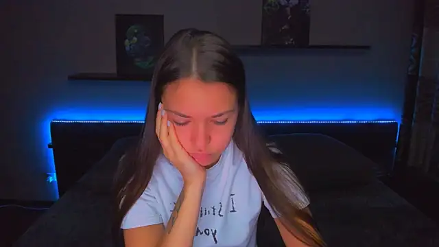 Snapshot of AlexaBarkley chatting on 7, 11, 2025 AlexaBarkley online show from 7, 11, 2025