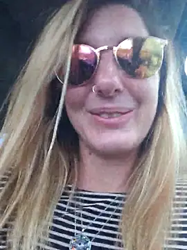 SheIsSomething online show from 16, 11, 2025