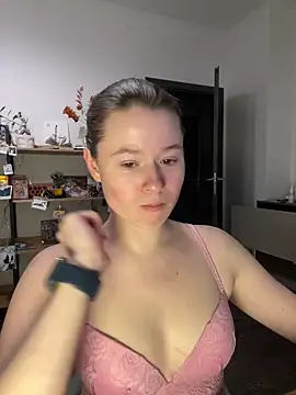 Snapshot of sweetest_pie chatting on 4, 1, 2025 sweetest pie online show from 4, 1, 2025