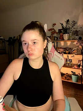 Snapshot of sweetest_pie chatting on 12, 9, 2025 sweetest pie online show from 12, 9, 2025