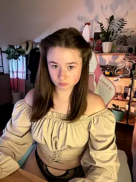 Snapshot of sweetest_pie chatting on 18, 9, 2025 sweetest pie online show from 18, 9, 2025