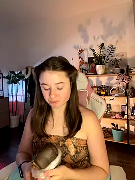 Snapshot of sweetest_pie chatting on 19, 9, 2025 sweetest pie online show from 19, 9, 2025