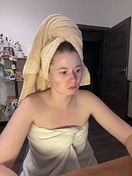 Snapshot of sweetest_pie chatting on 10, 1, 2025 sweetest pie online show from 10, 1, 2025