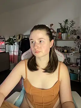 Snapshot of sweetest_pie chatting on 4, 10, 2025 sweetest pie online show from 4, 10, 2025