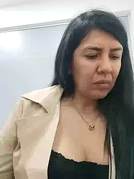 Snapshot of aisha_latina chatting on 24, 2, 2025 aisha latina online show from 24, 2, 2025