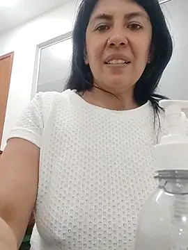 Snapshot of aisha_latina chatting on 6, 3, 2025 aisha latina online show from 6, 3, 2025