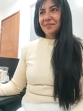 Snapshot of aisha_latina chatting on 15, 9, 2025 aisha latina online show from 15, 9, 2025