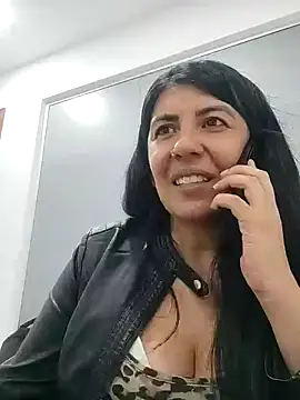 Snapshot of aisha_latina chatting on 7, 3, 2025 aisha latina online show from 7, 3, 2025