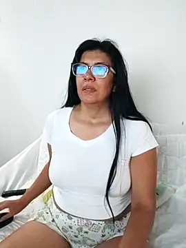 aisha latina online show from 6, 2, 2026