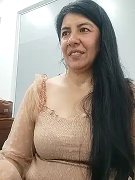 Snapshot of aisha_latina chatting on 4, 3, 2025 aisha latina online show from 4, 3, 2025