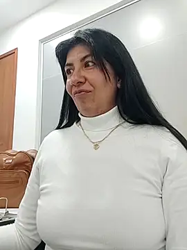 Snapshot of aisha_latina chatting on 25, 9, 2025 aisha latina online show from 25, 9, 2025