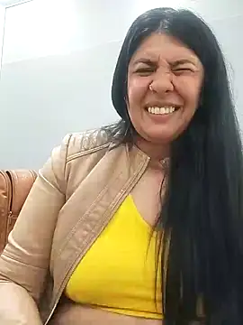 Snapshot of aisha_latina chatting on 11, 2, 2025 aisha latina online show from 11, 2, 2025