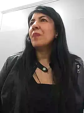 Snapshot of aisha_latina chatting on 4, 2, 2025 aisha latina online show from 4, 2, 2025