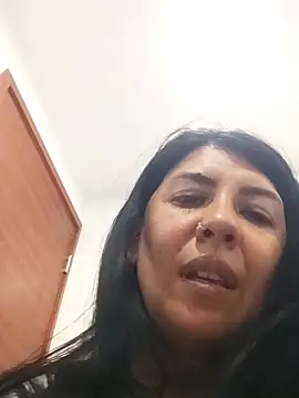 Snapshot of aisha_latina chatting on 4, 3, 2025 aisha latina online show from 4, 3, 2025