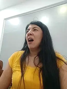 Snapshot of aisha_latina chatting on 3, 3, 2025 aisha latina online show from 3, 3, 2025