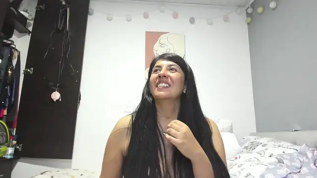 Snapshot of aisha_latina chatting on 4, 2, 2025 aisha latina online show from 4, 2, 2025