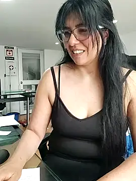 aisha latina online show from 26, 11, 2025