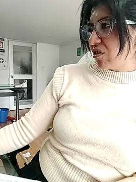 aisha latina online show from 25, 11, 2025