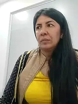 Snapshot of aisha_latina chatting on 11, 2, 2025 aisha latina online show from 11, 2, 2025