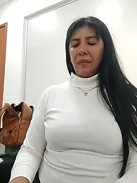 Snapshot of aisha_latina chatting on 23, 9, 2025 aisha latina online show from 23, 9, 2025