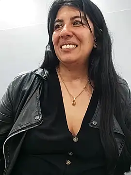 Snapshot of aisha_latina chatting on 13, 3, 2025 aisha latina online show from 13, 3, 2025