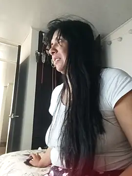 Snapshot of aisha_latina chatting on 18, 5, 2026 aisha latina online show from 18, 5, 2026